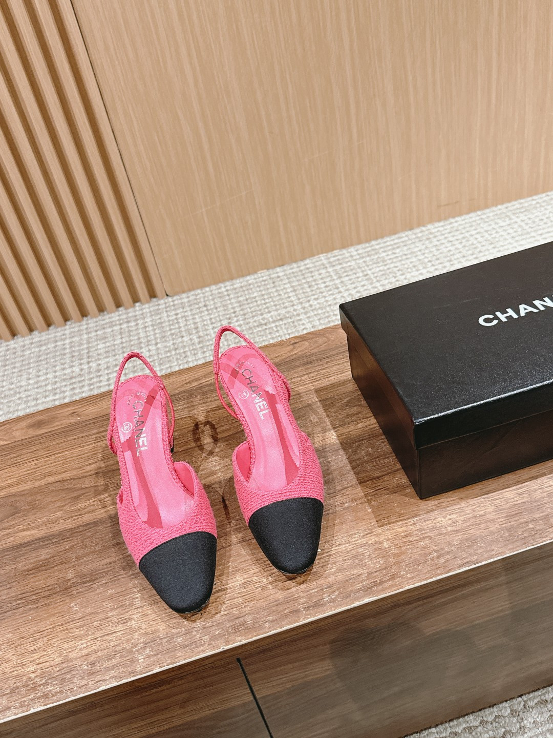 ua Ch*el slingbacks