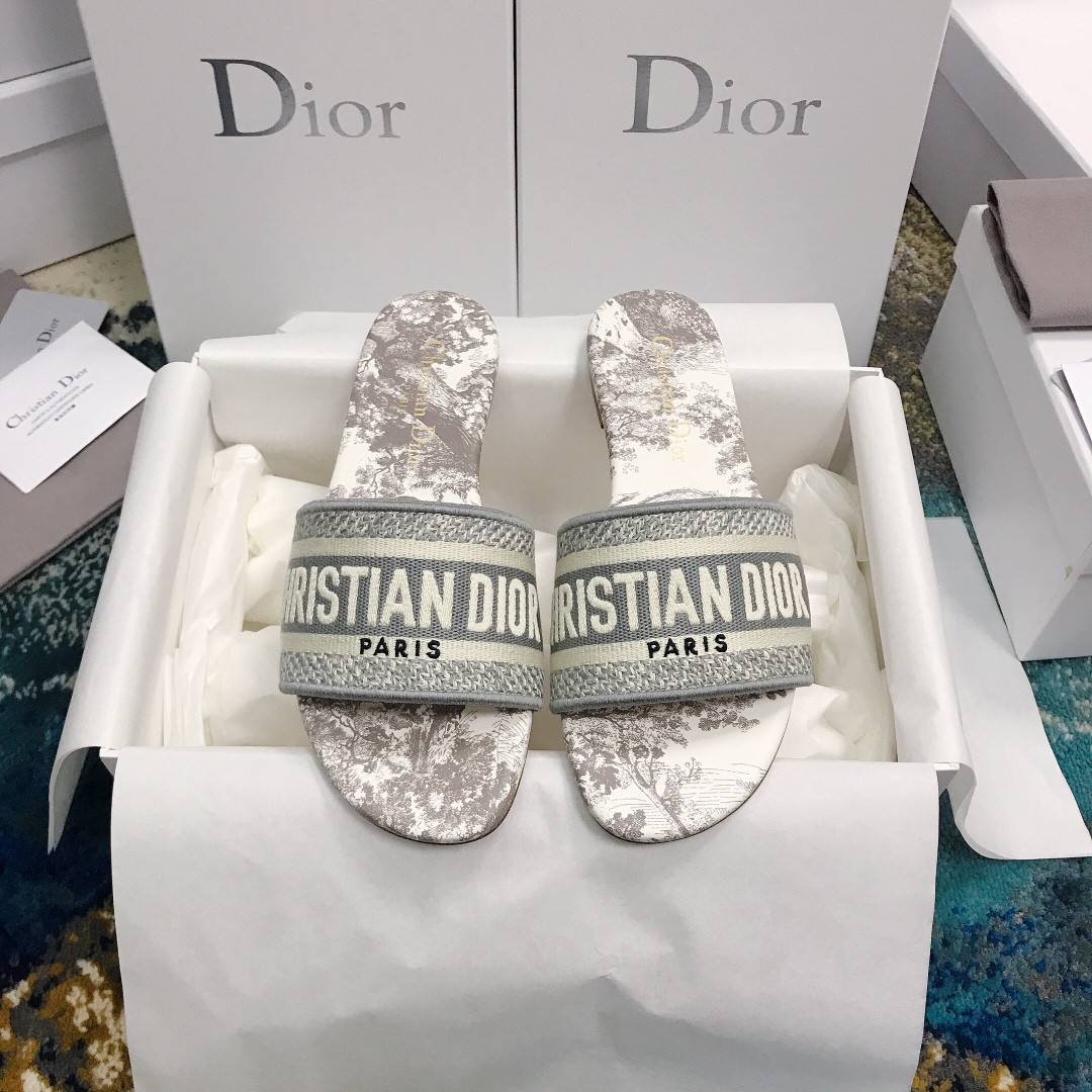 ua D*or dway slide