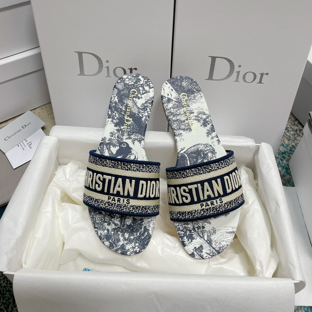 ua D*or dway slide