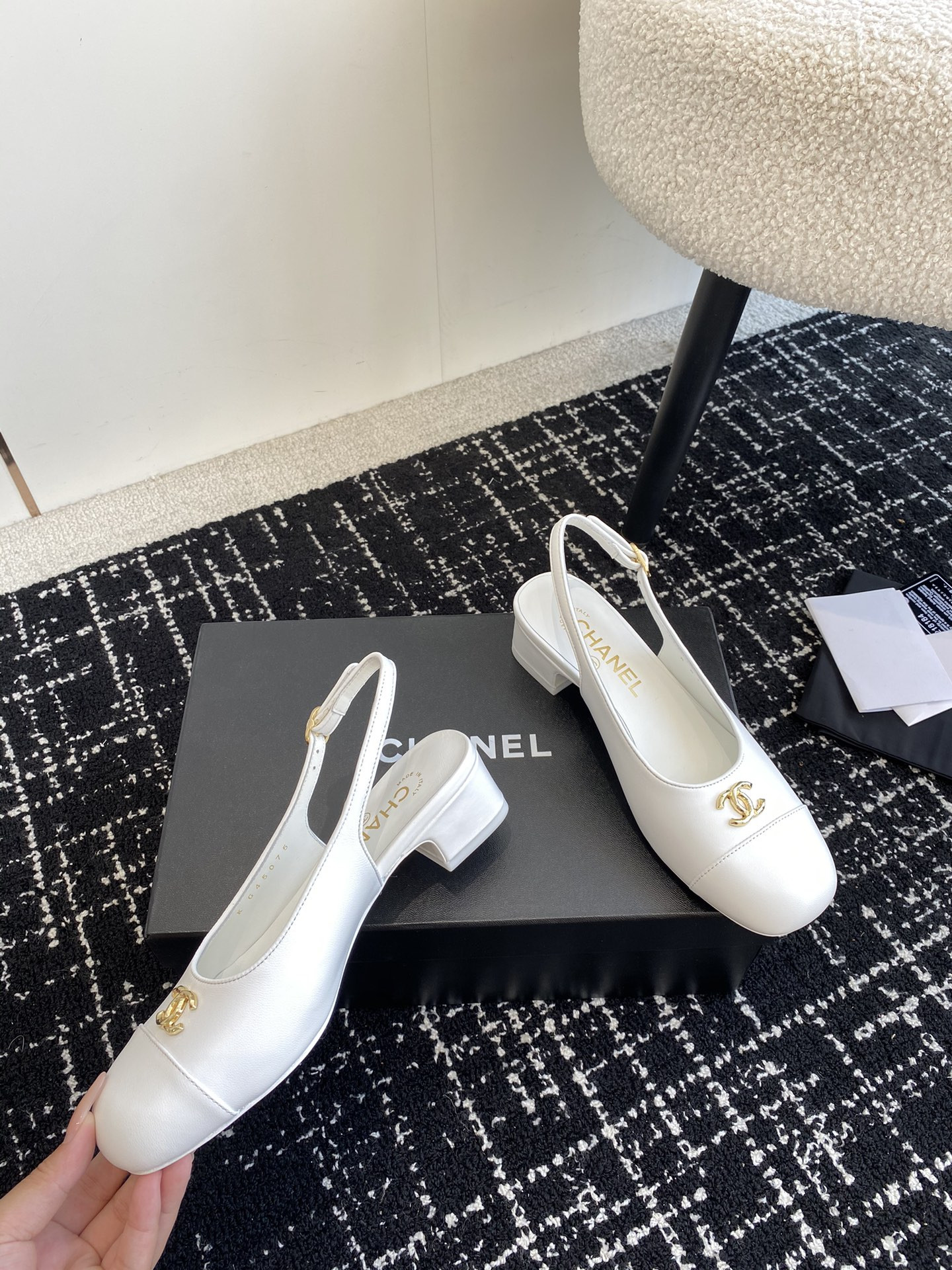 ua Ch*el slingbacks