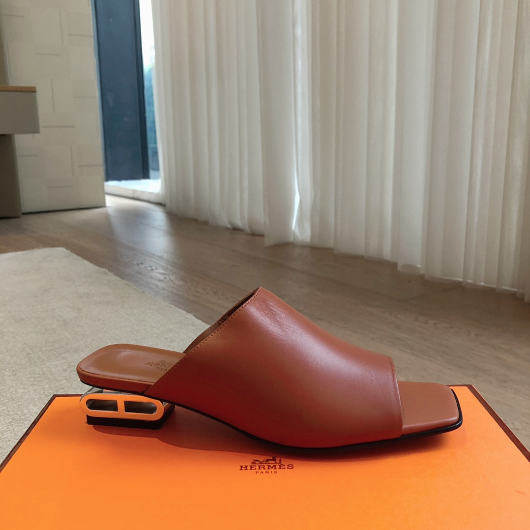 ua H**me5 sandal