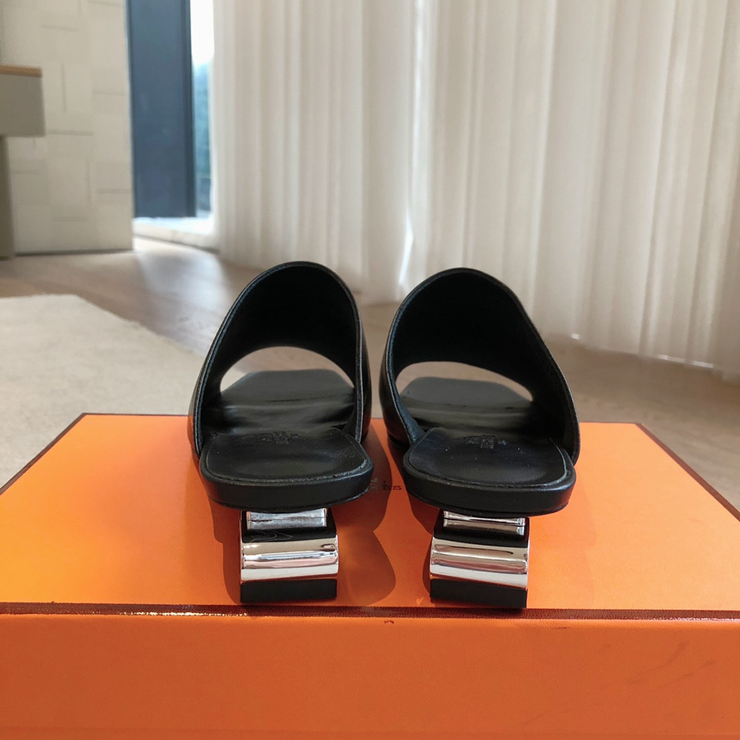 ua H**me5 sandal