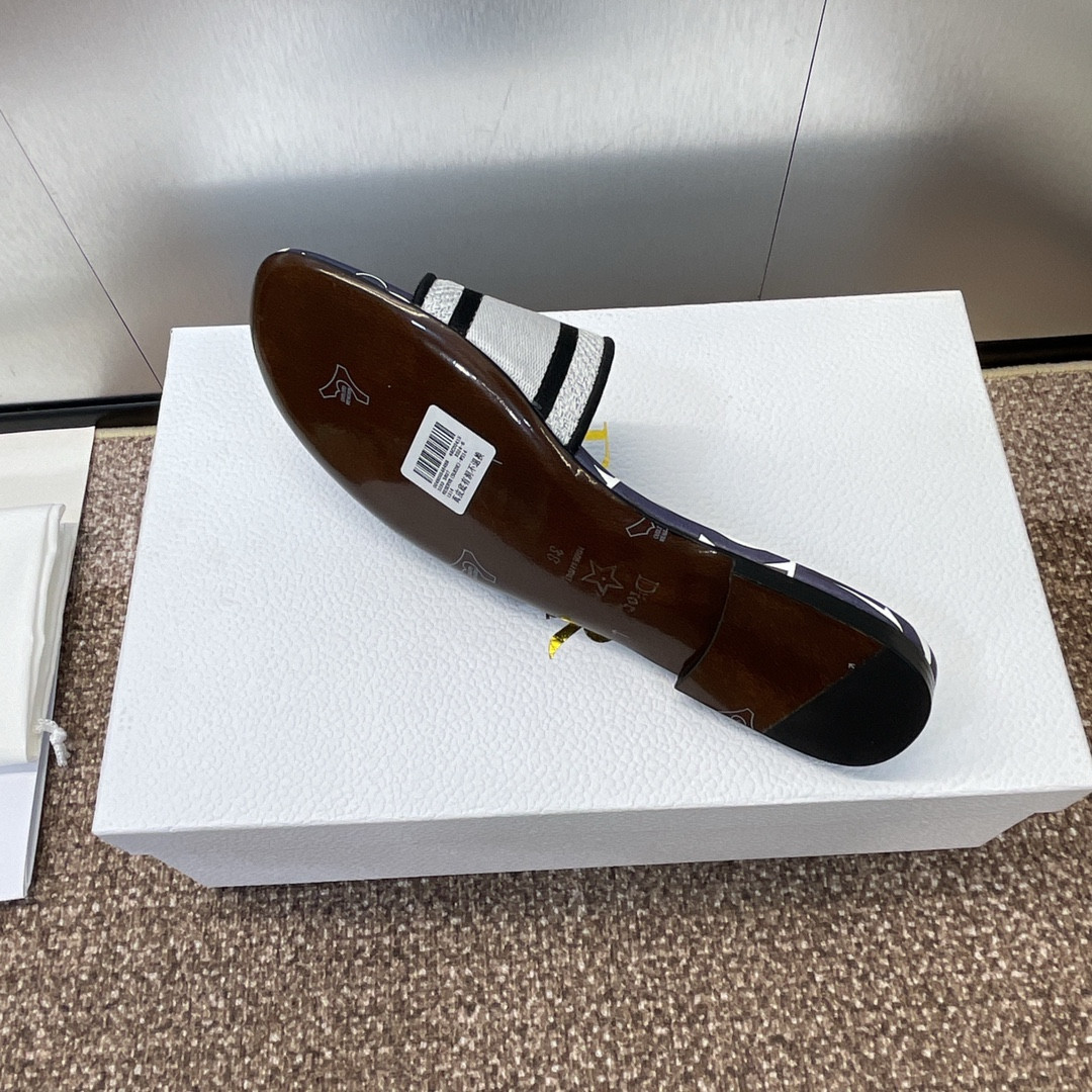 ua D*or dway slide