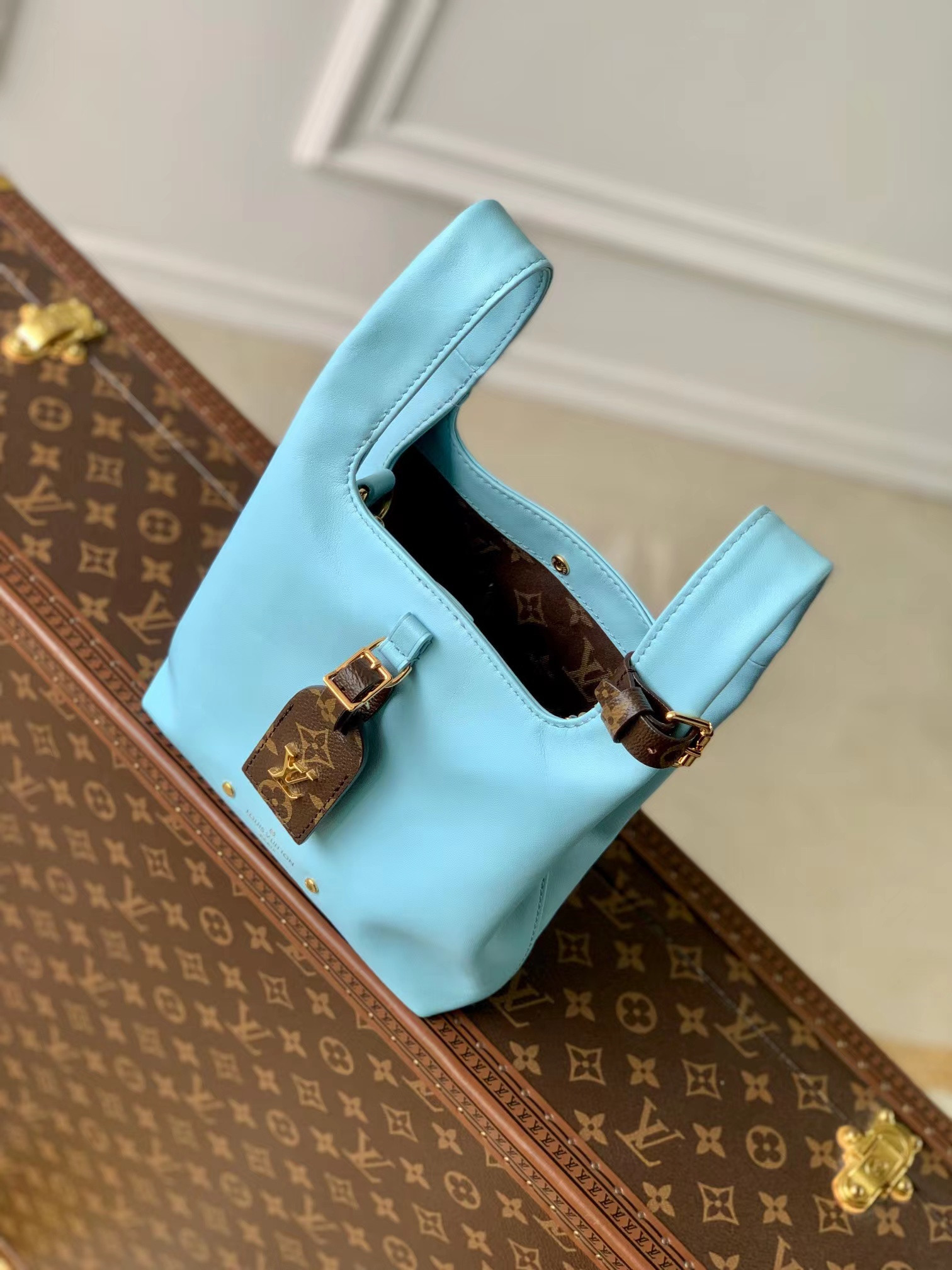 LV Atlantis BB M11387 17x17x7CM