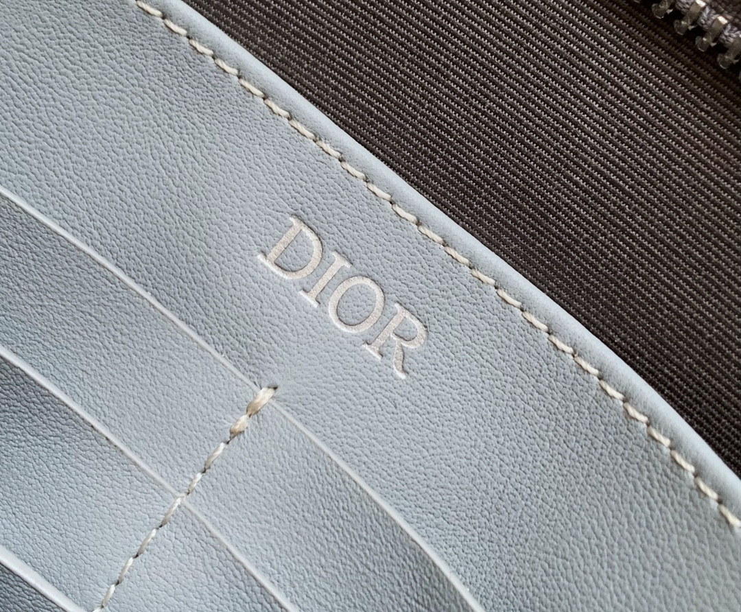 D*or a5 triangle pouch 27 x 19.5 x 6 cm