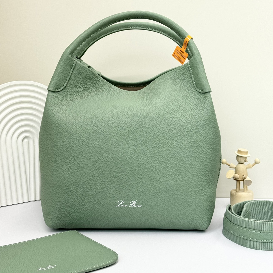 L**o p*ana large bale bag grained calfskin 24 x 20 x 27 cm
