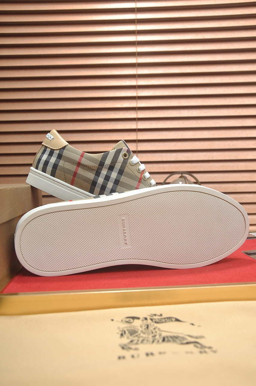 ua B**rry check sneakers