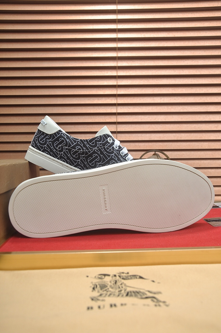 ua B**rry sneakers