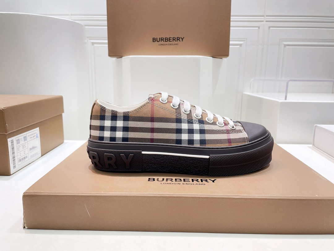ua B**rry check sneakers