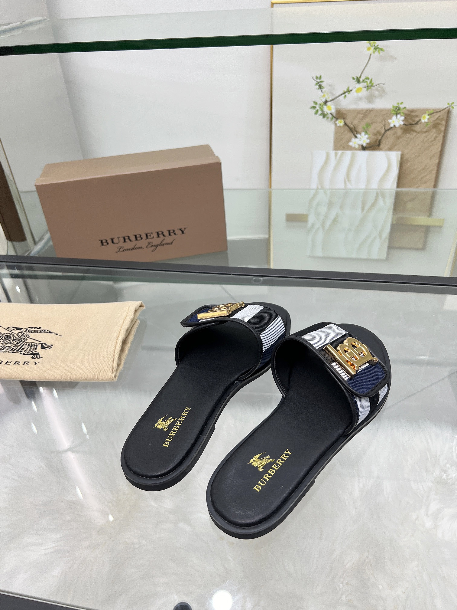 ua B**rry slides