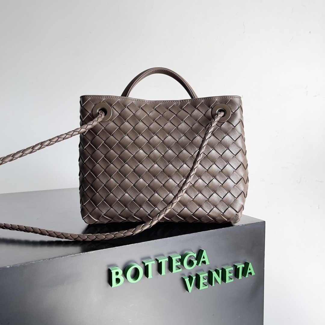 bo*te*ga Ve*ne*ta small andiamo 25x22x10.5cm