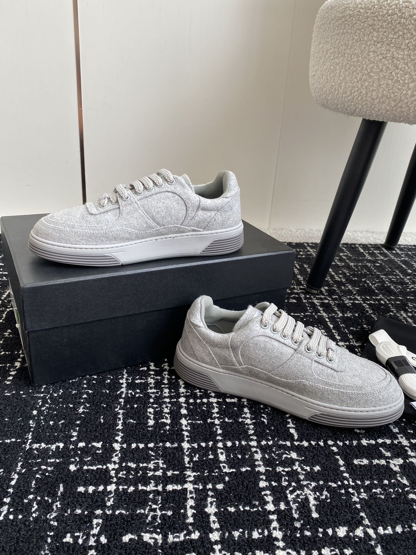 ua Ch*el sneaker