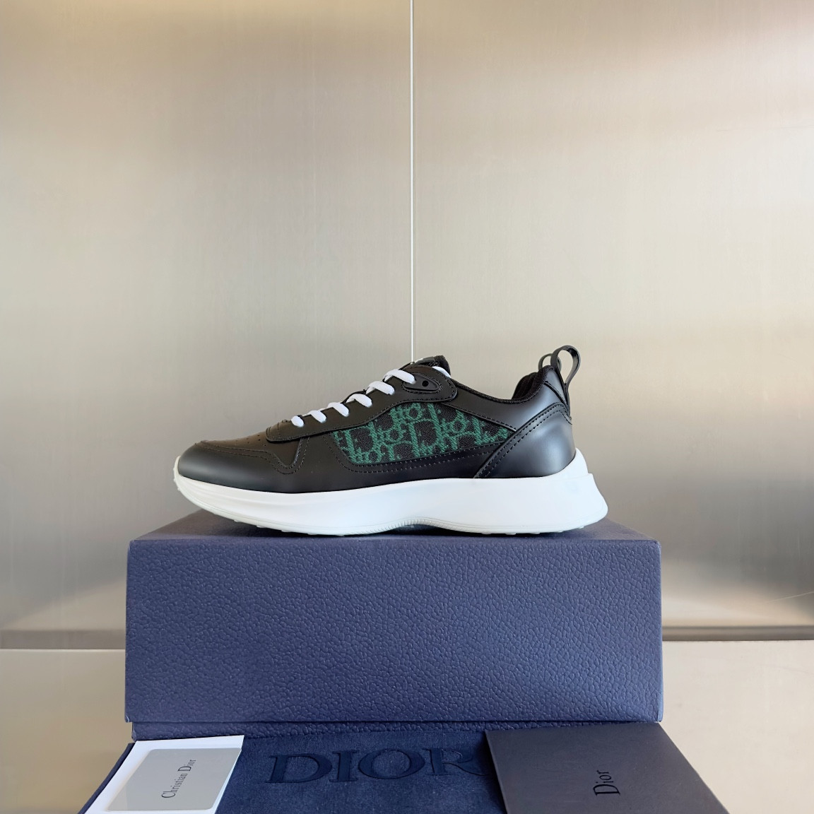 ua D*or b25 runner sneaker