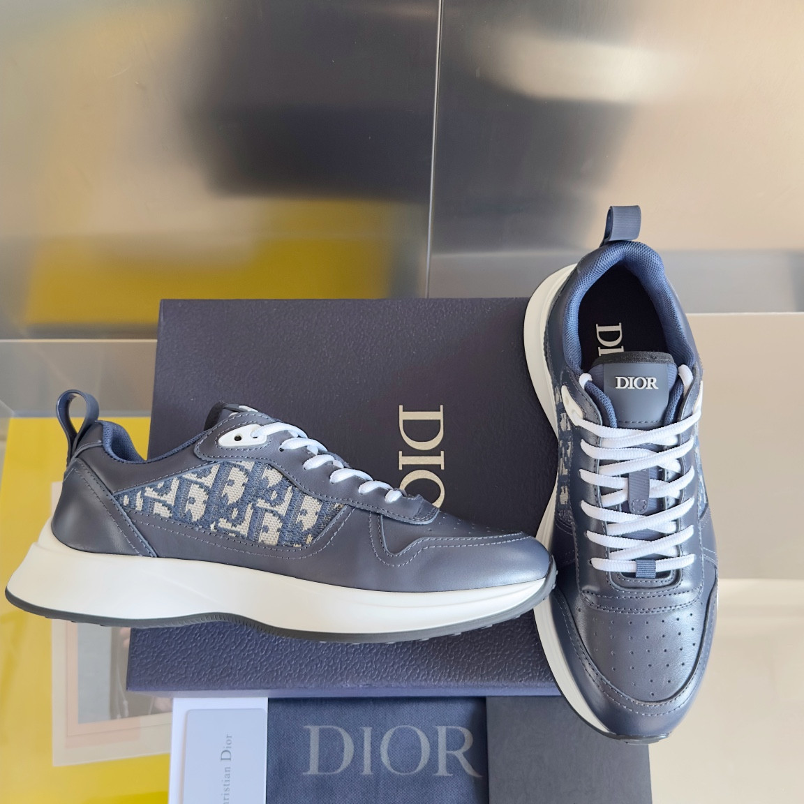ua D*or b25 runner sneaker