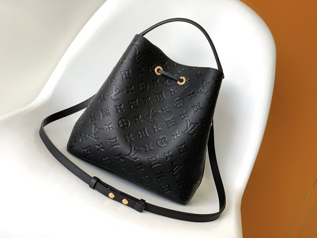 LV  NéoNoé MM  M45306  25.9 x 25.9 x 17.5CM
