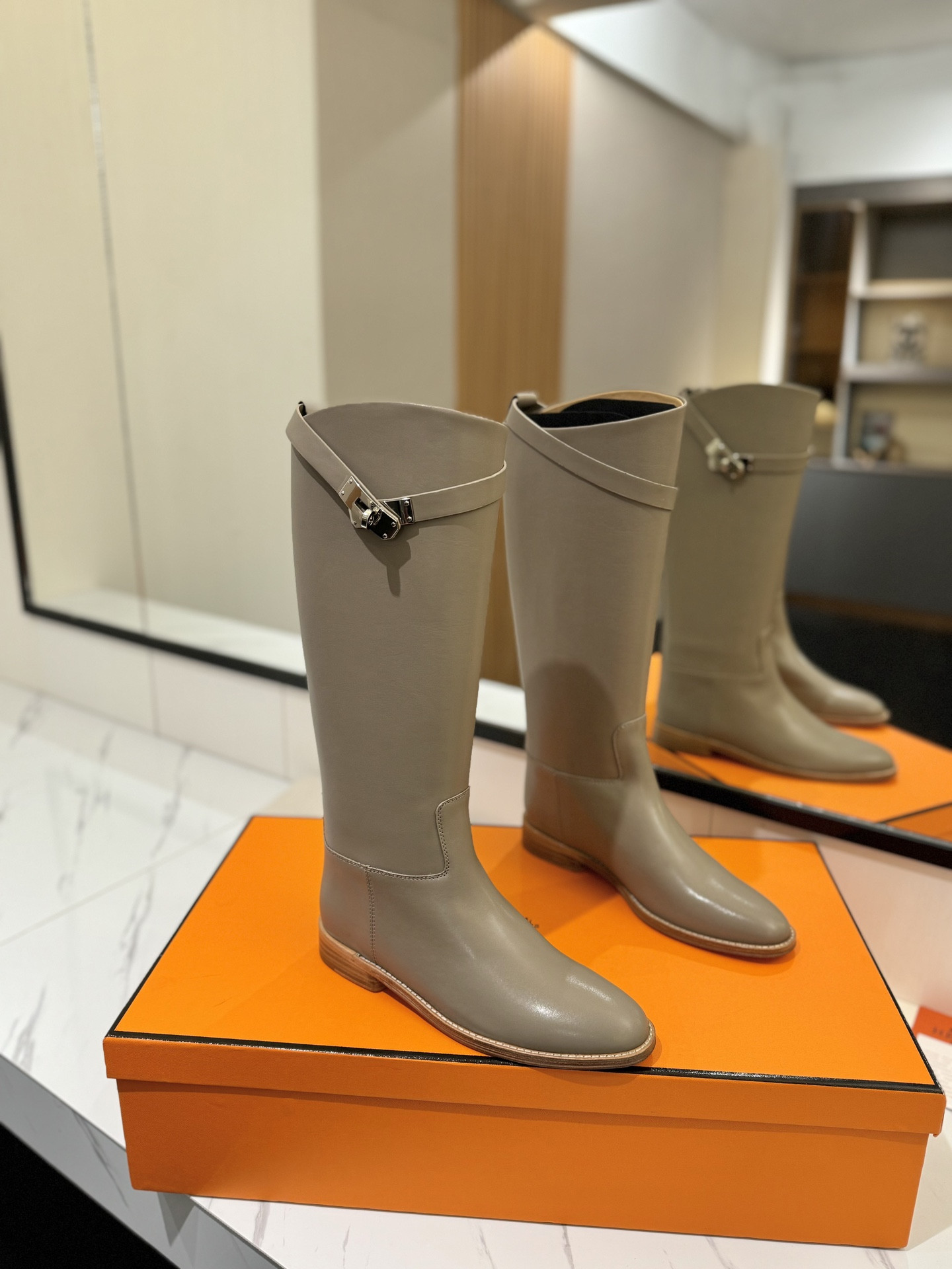 ua H**me5 jumping boots