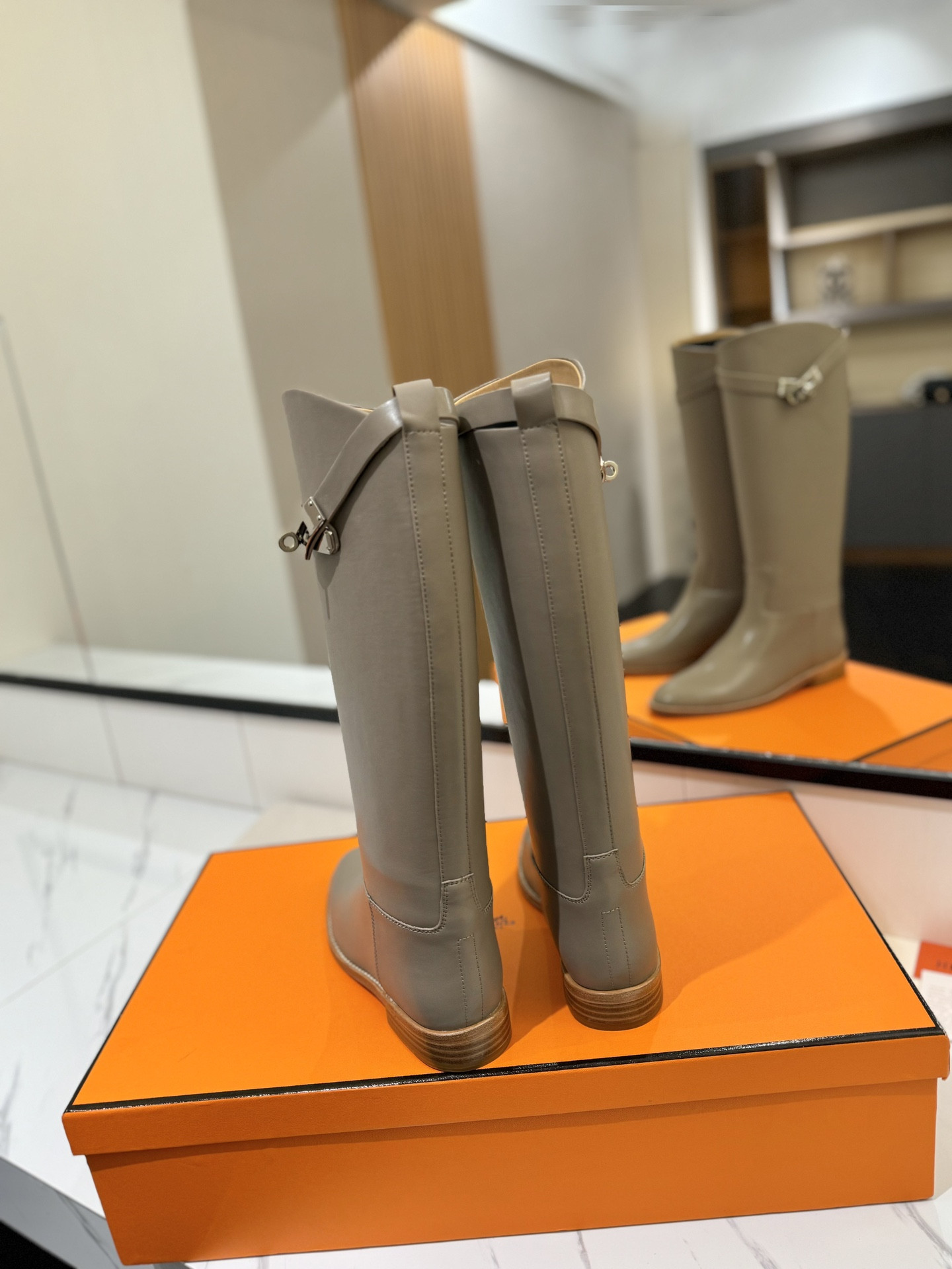 ua H**me5 jumping boots