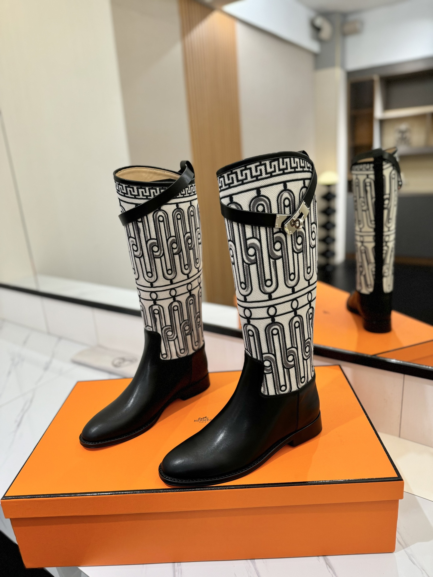 ua H**me5 jumping boots