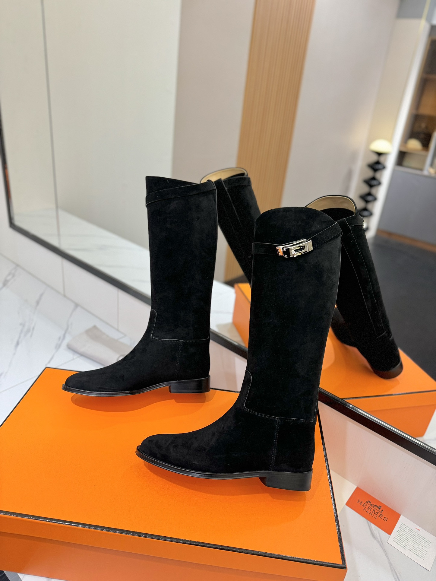 ua H**me5 jumping boots