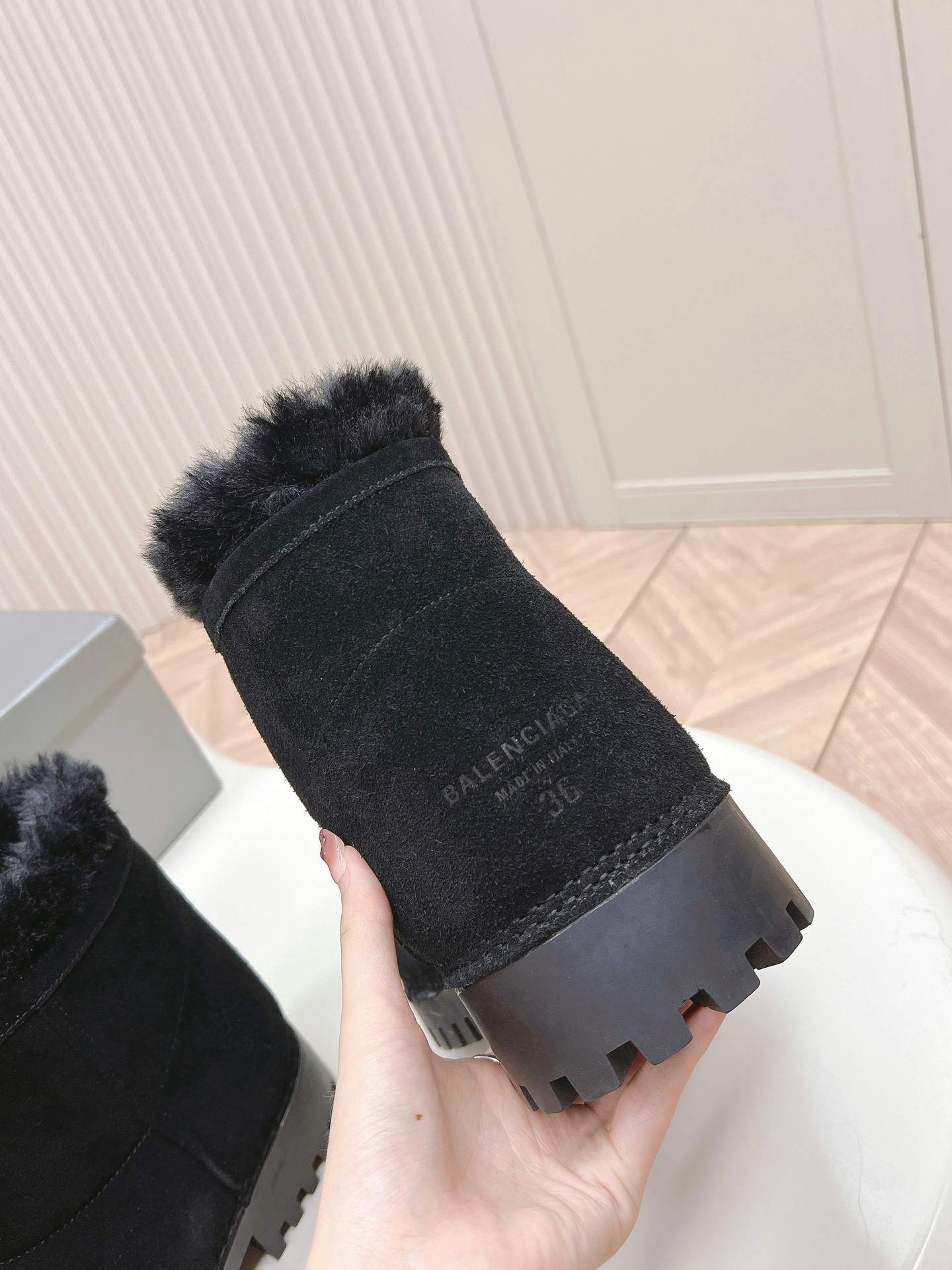 ua Ba*len*cia*ga snow boot