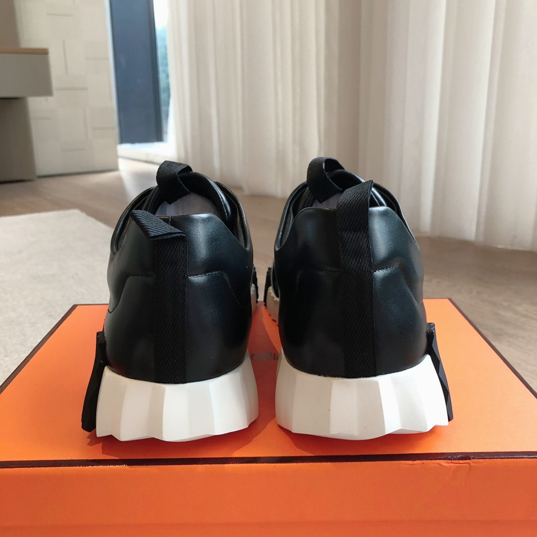 ua H**me5 bouncing sneaker