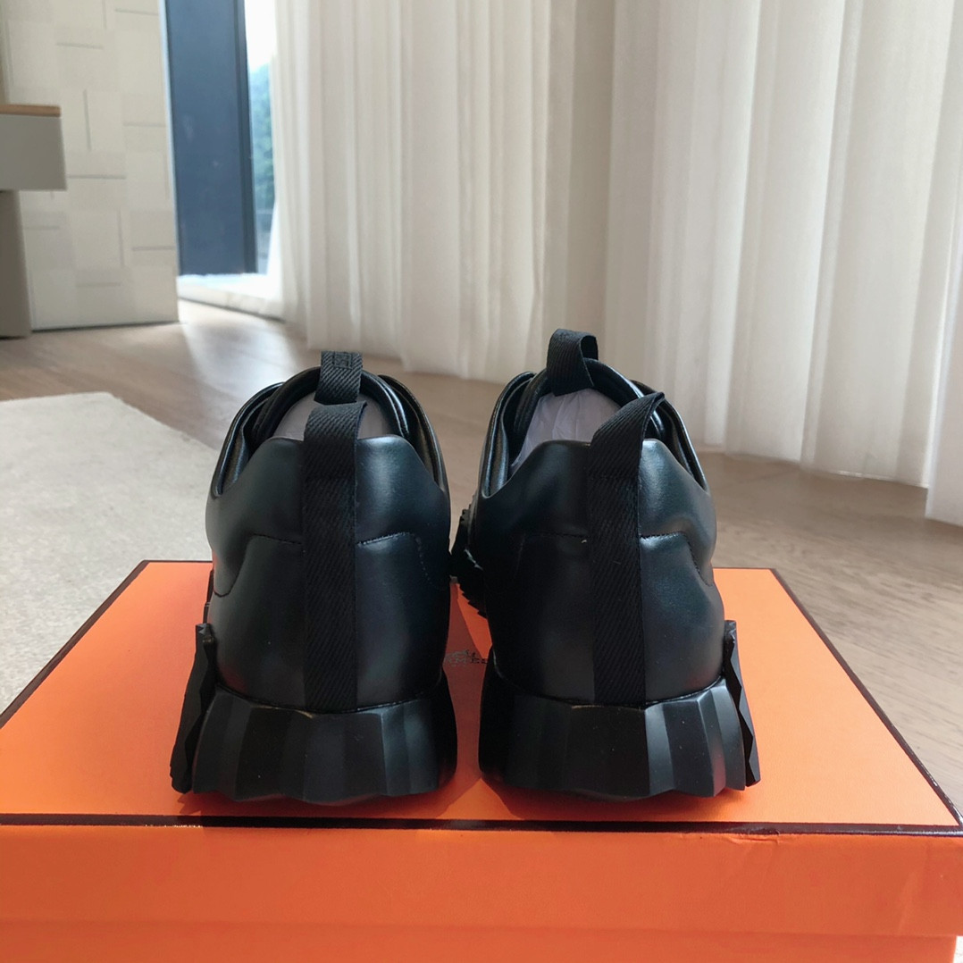 ua H**me5 bouncing sneaker