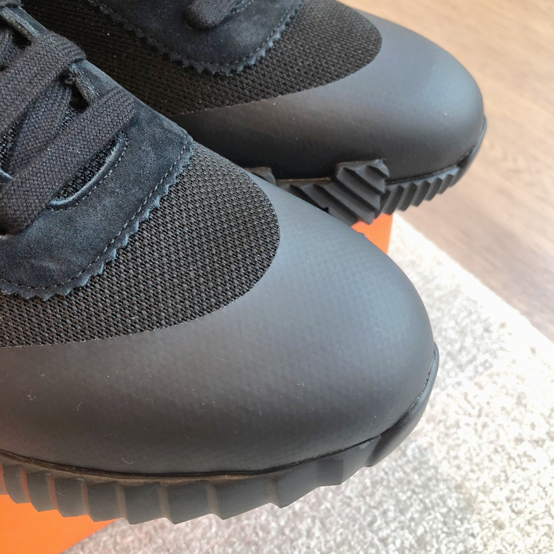 ua H**me5 bouncing sneaker