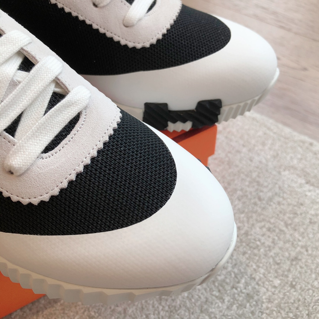 ua H**me5 bouncing sneaker