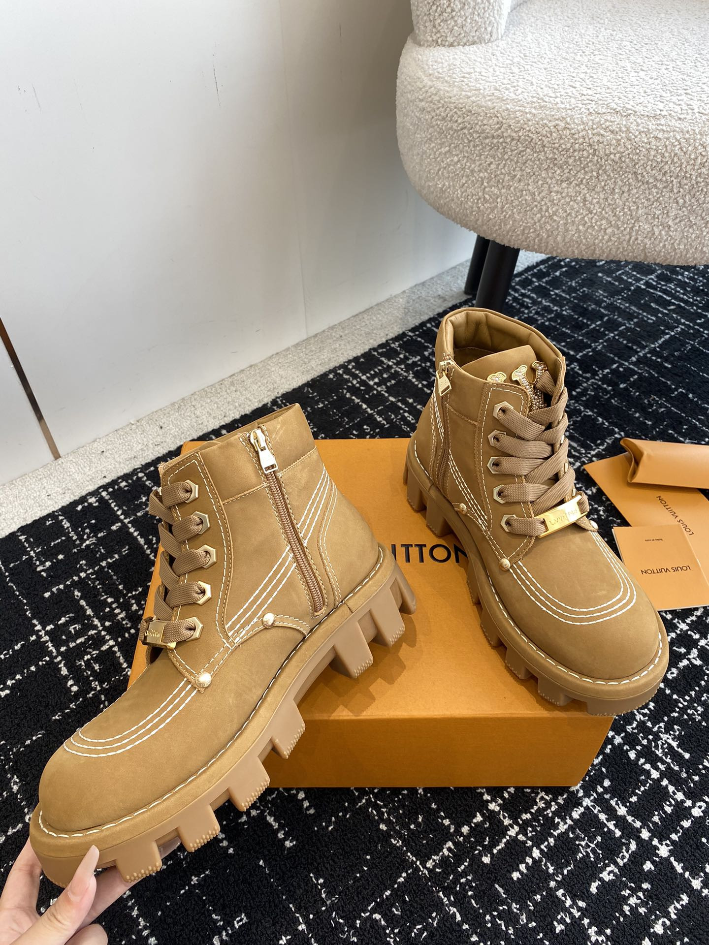 UA LV Boot