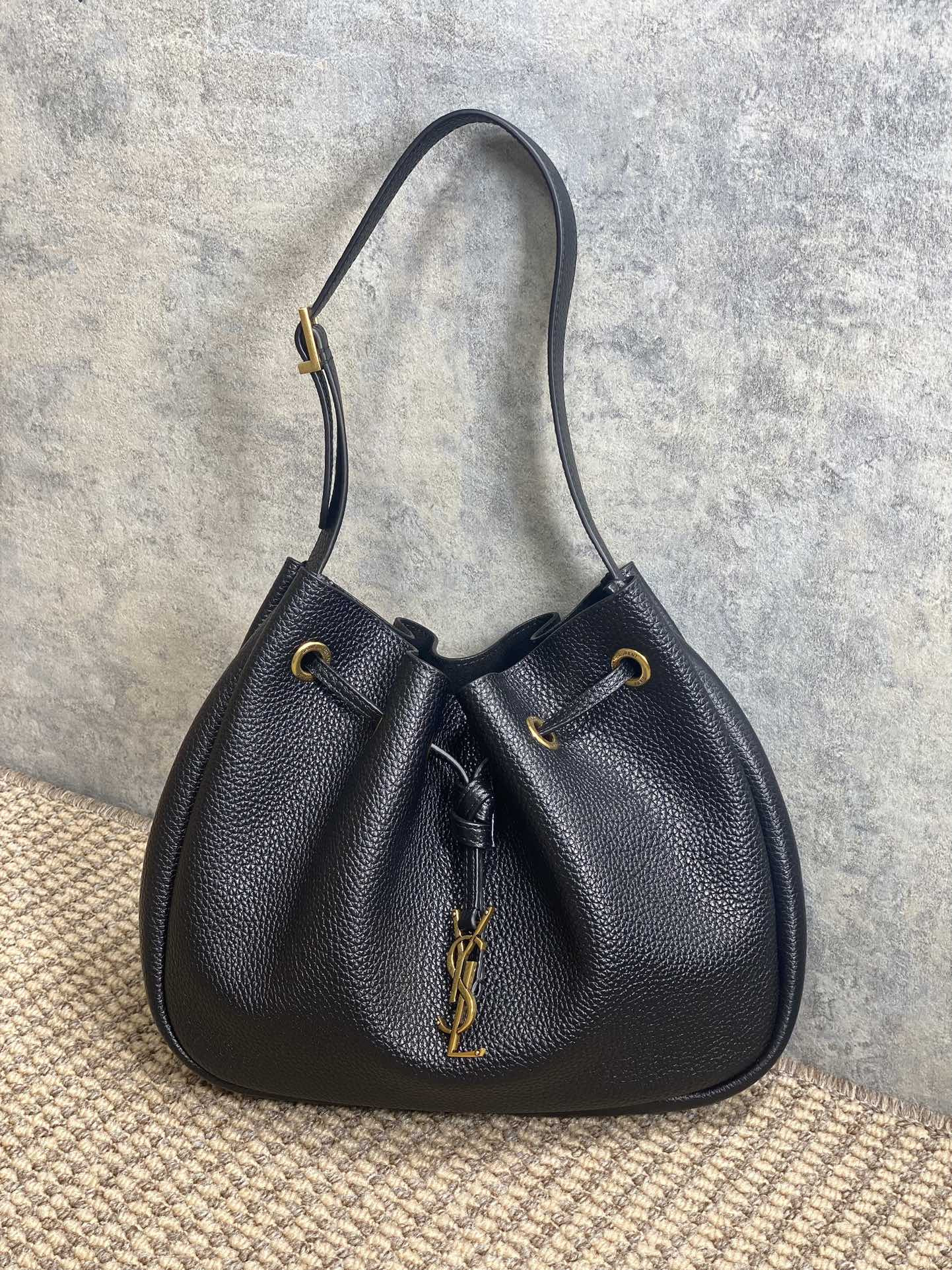 Y*L paris vii small hobo in grained leather 30x25x3cm