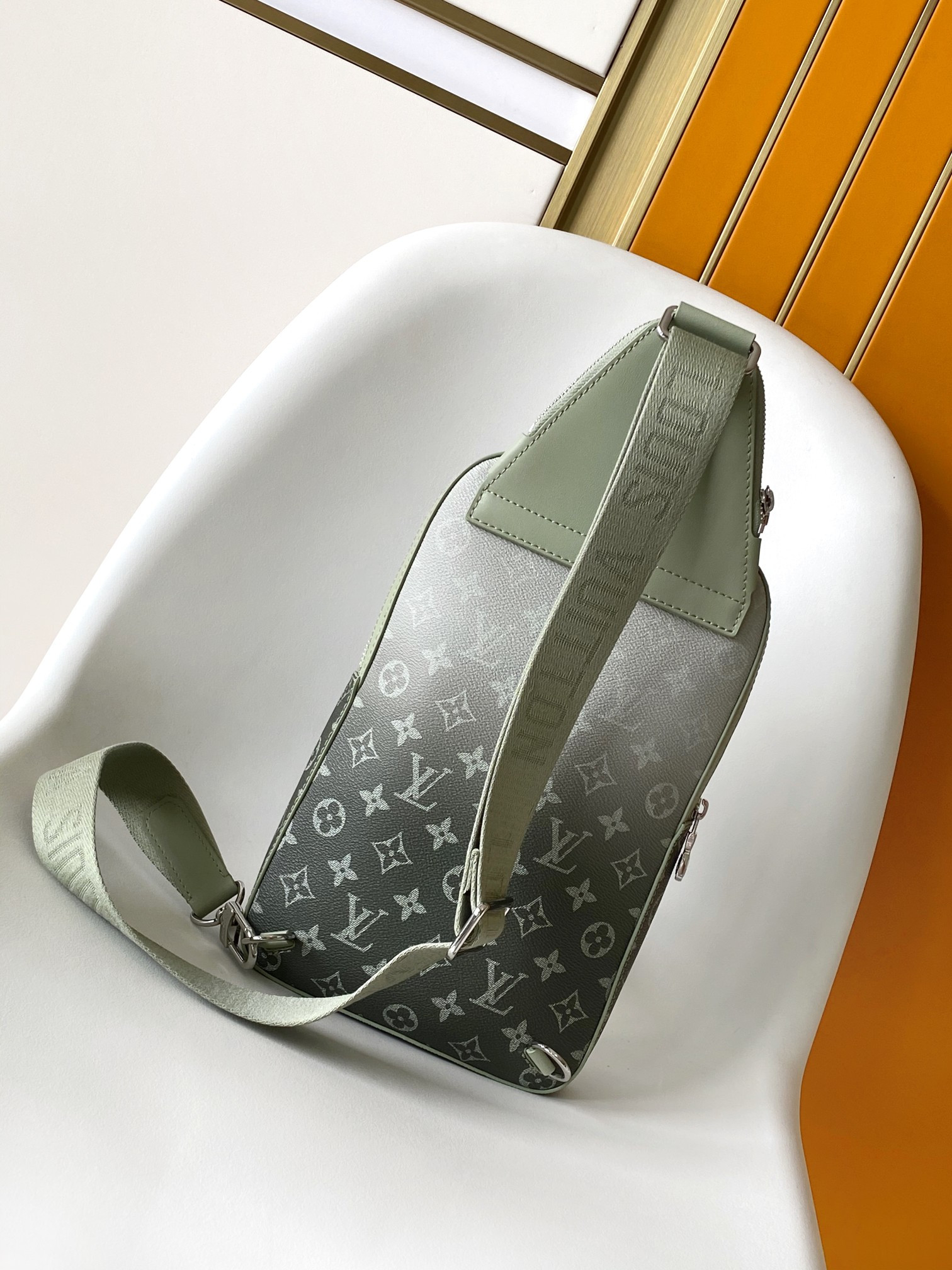LV AVENUE M11702 20 x 31 x 10cm