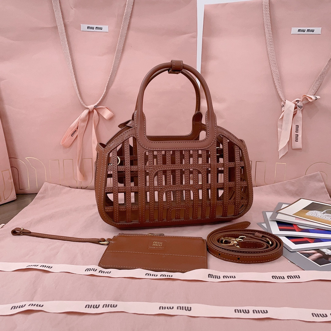 Miu Miu Leather basket 12.5x24x9cm