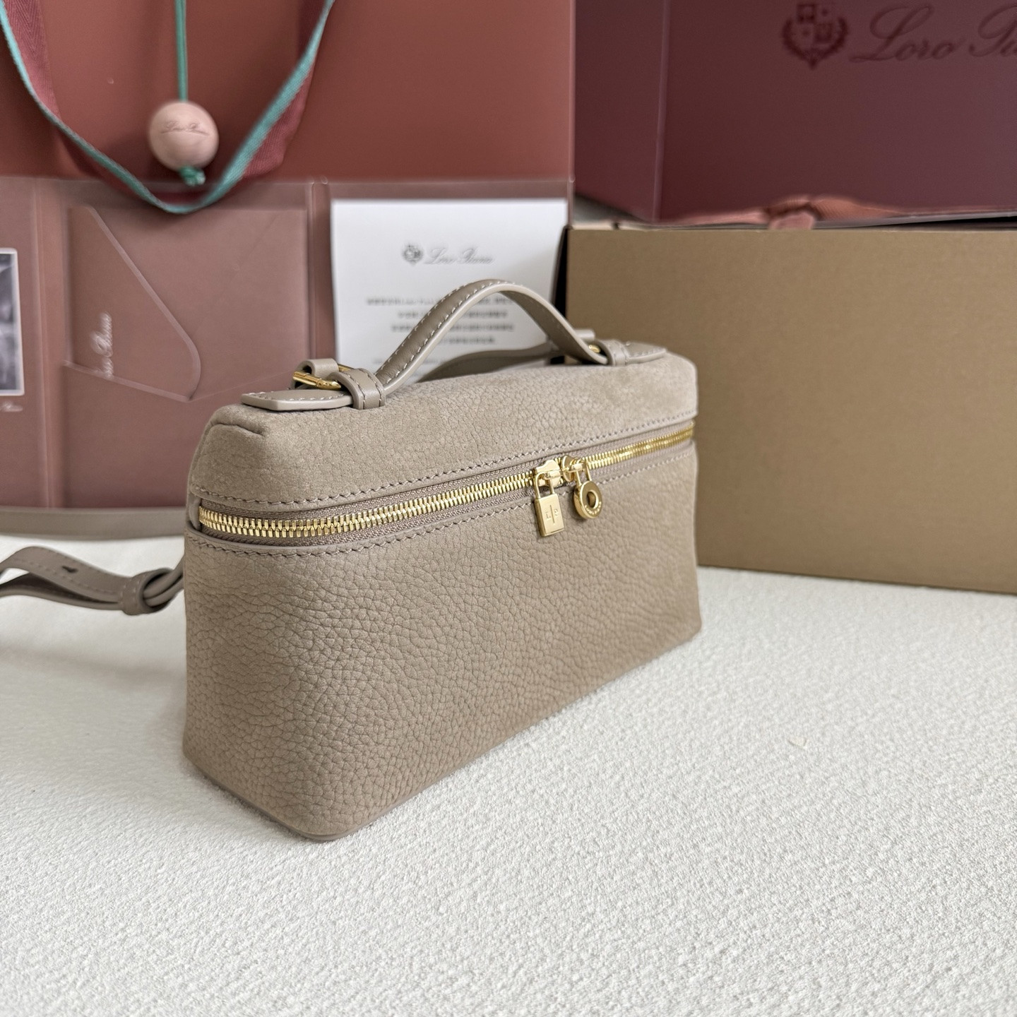 L**o p*ana extra pocket l19 grained calfskin 11 x 19 x 6.5 cm