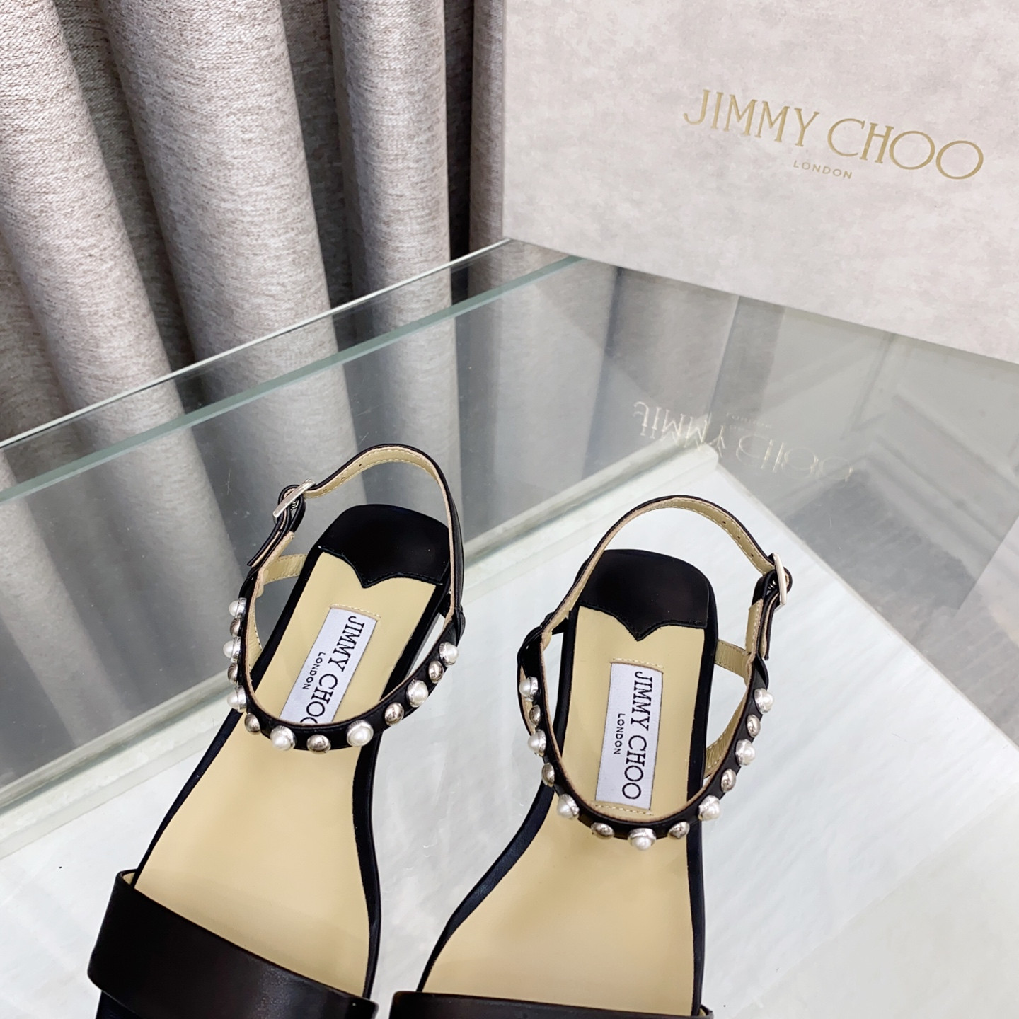 ua Ji*y Ch* sandals