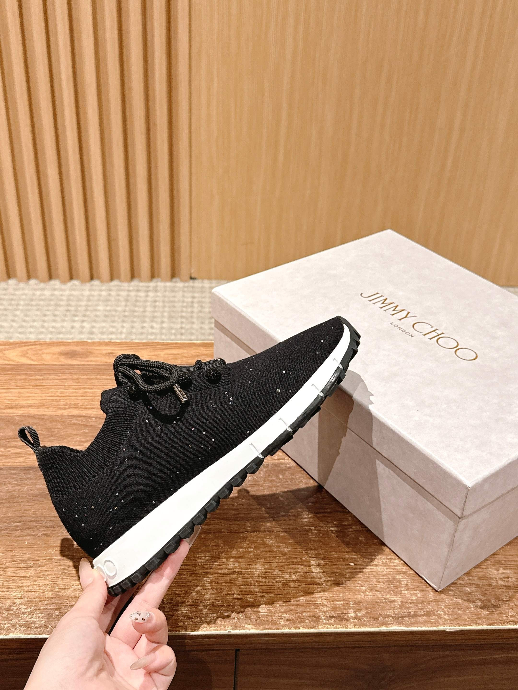 ua Ji*y Ch* casual sneakers