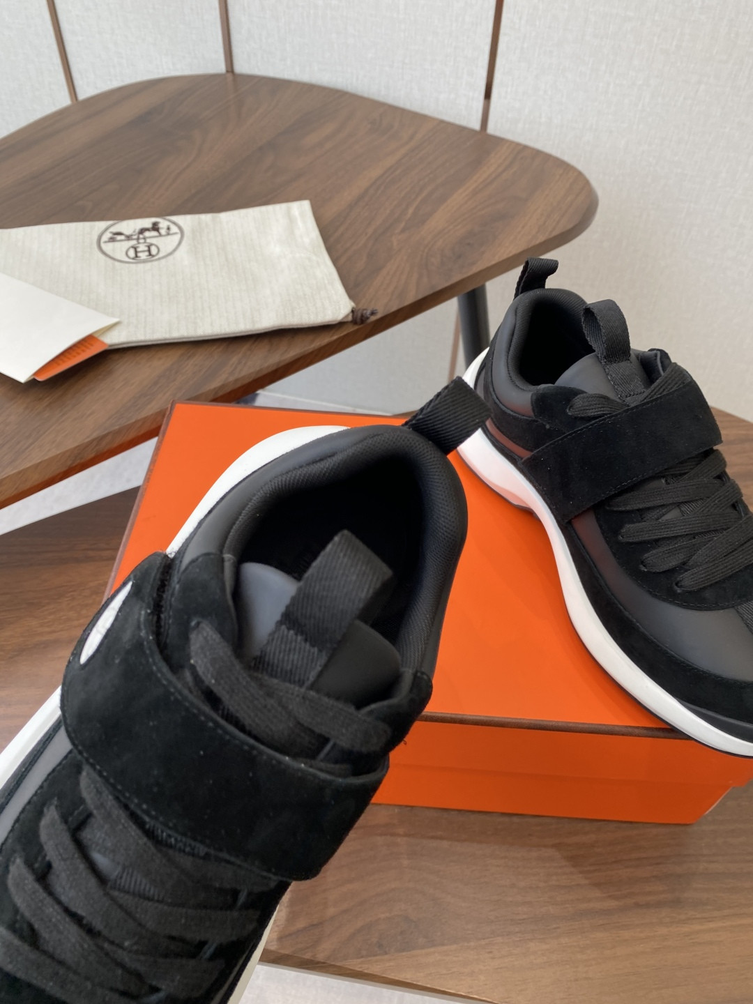ua H**me5 loop sneaker