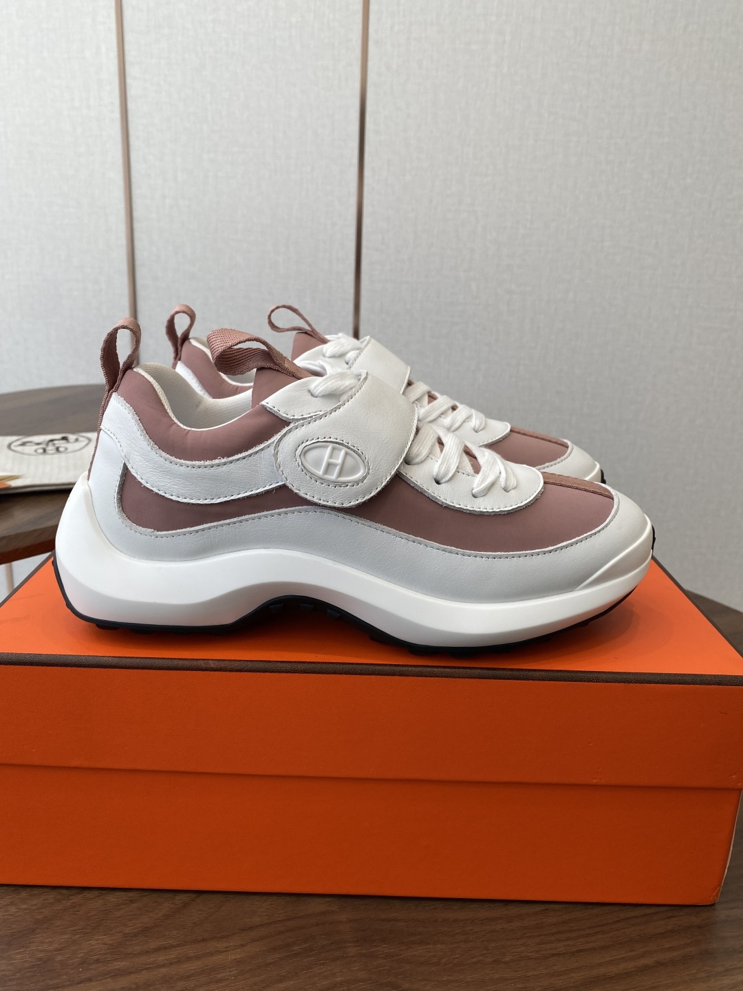 ua H**me5 loop sneaker