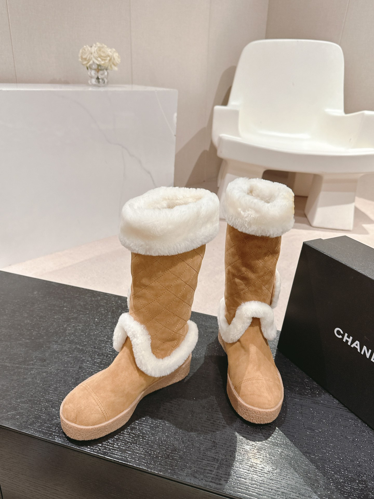 ua Ch*el boots
