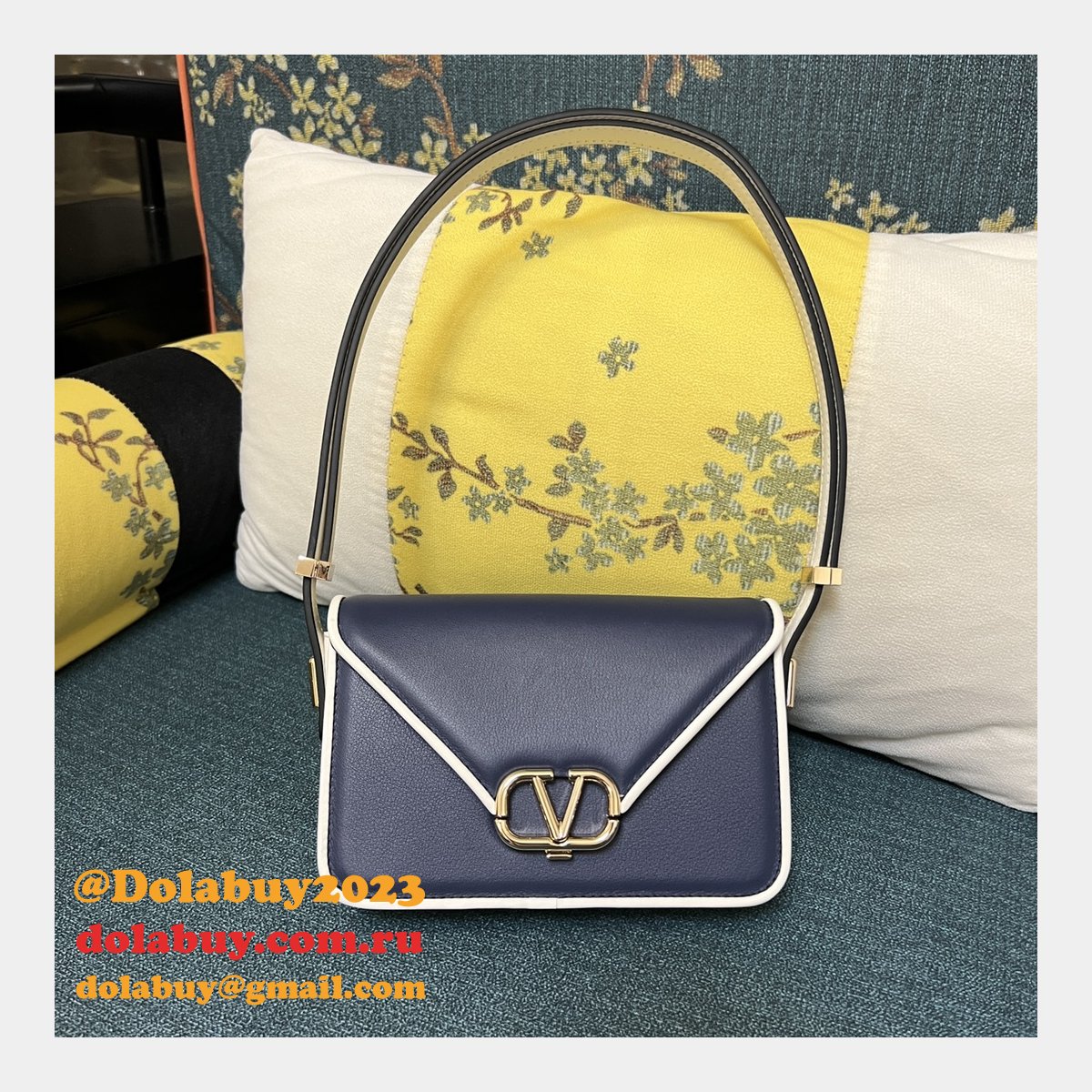 Wholesale VALENTINO GARAVANI LETTER VLOGO SIGNATURE handbag