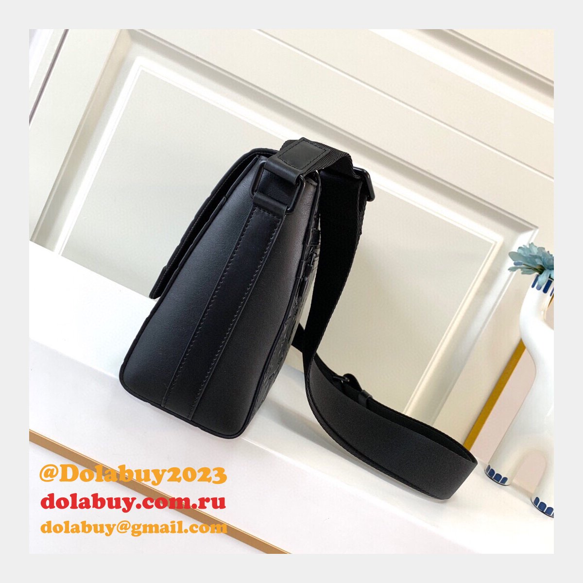 Louis Vuittons Replica Sprinter Messenger G65 M44729 Black