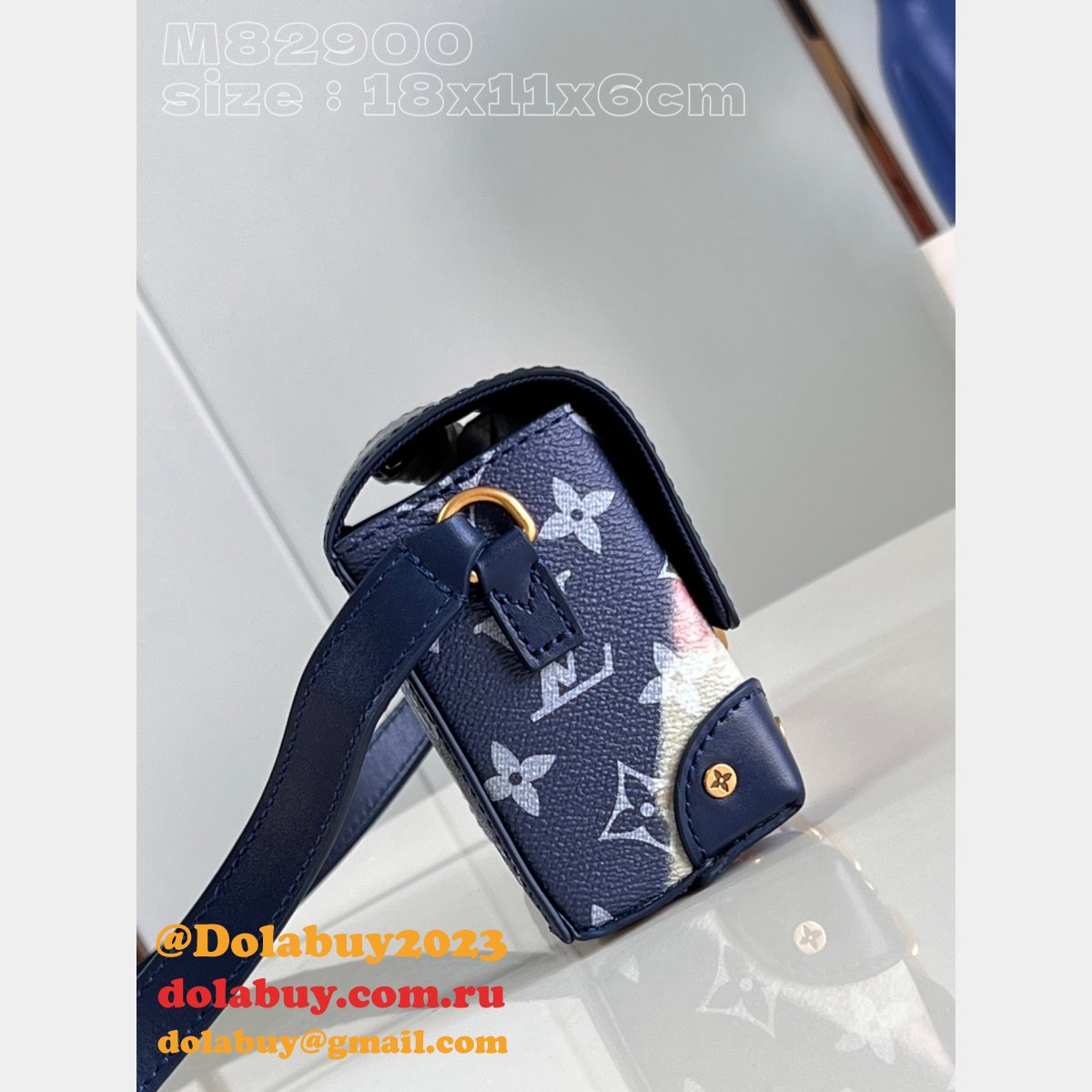 Vertical Trunk Wearable Wallet M82900 Designer Louis Vuitton Replica Bag