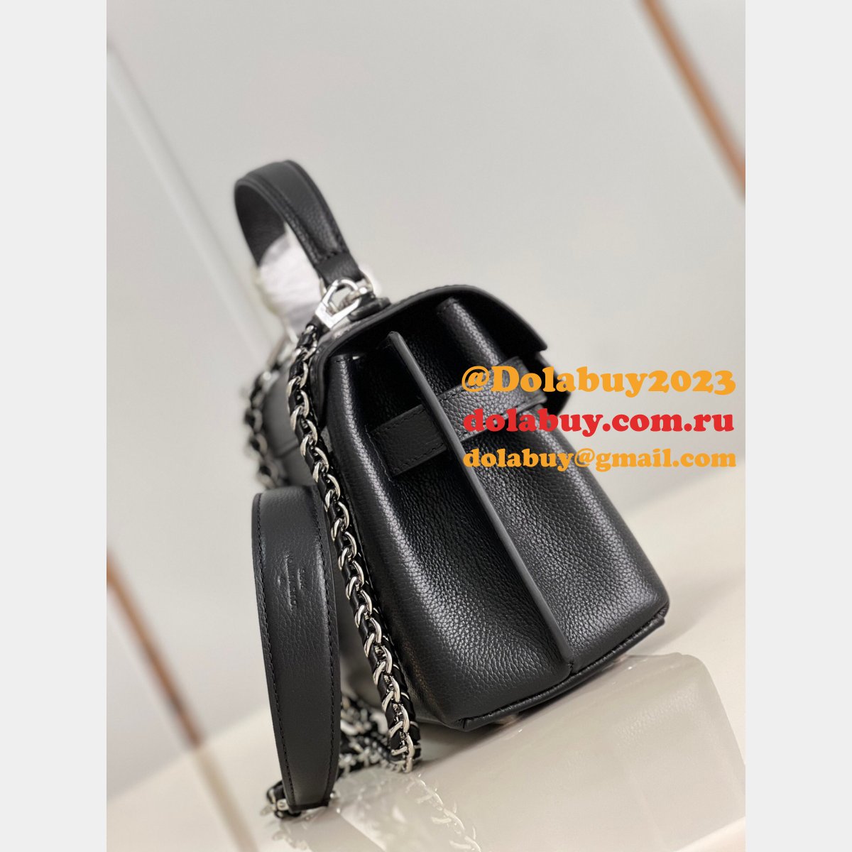 The Best Quality Louis Vuitton Fake LockMe Ever M21088 Bag