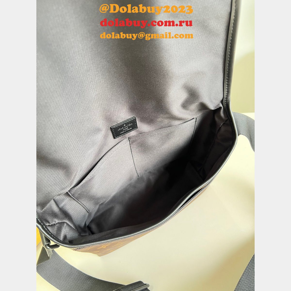 Luxury Louis Vuitton Brands M45557 Magnetic Messenger Monogram Macassar Canvas