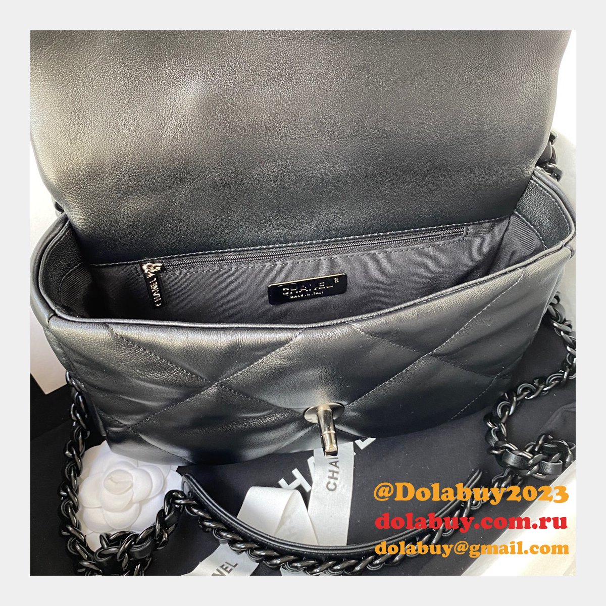Best Replica Lambskin Gold-Tone AS1160 White/Black 19 Handbags Online Sale