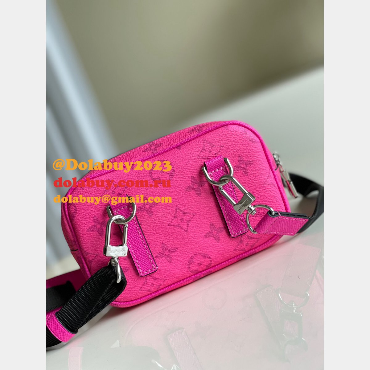 Louis Vuitton UK Replica M30781 Outdoor Pouch K45 Rose/Black