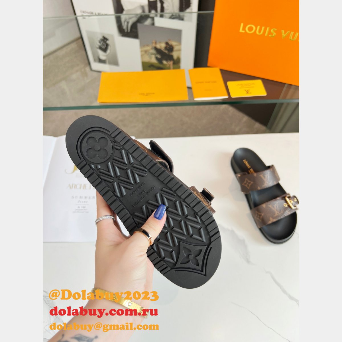 Top Quality LOUIS VUITTON men slippers
