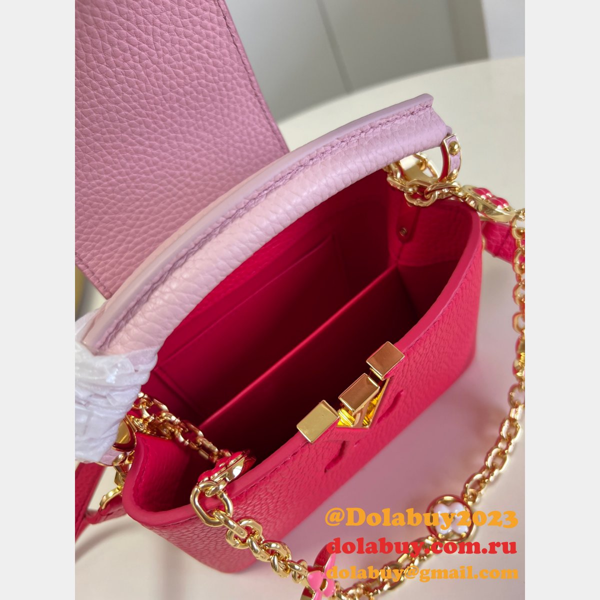 Perfect Fake Louis Vuitton Capucines Red M20845 UK Shop