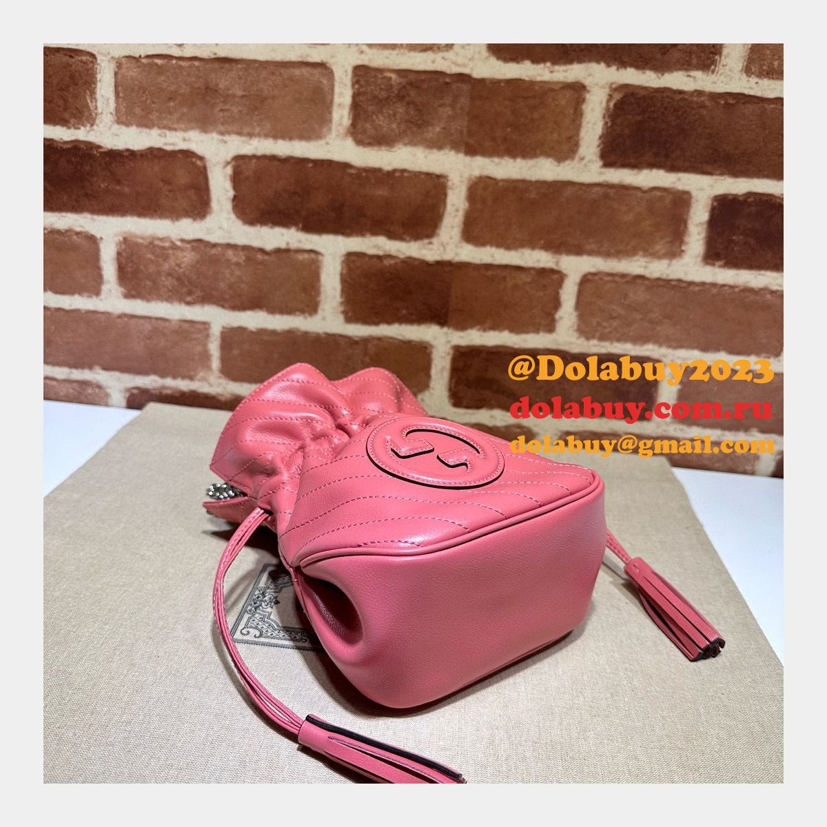 Top Quality gucci bLONDIE MINI BACKET BAG 760313 Replica