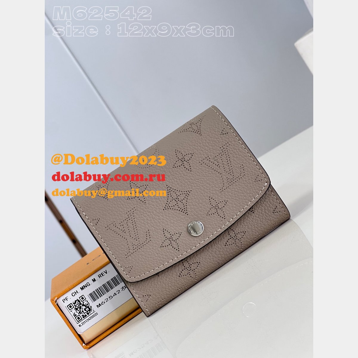 Iris Compact Wallet Mahina M62542/M62543 Louis Vuitton Replica Bag