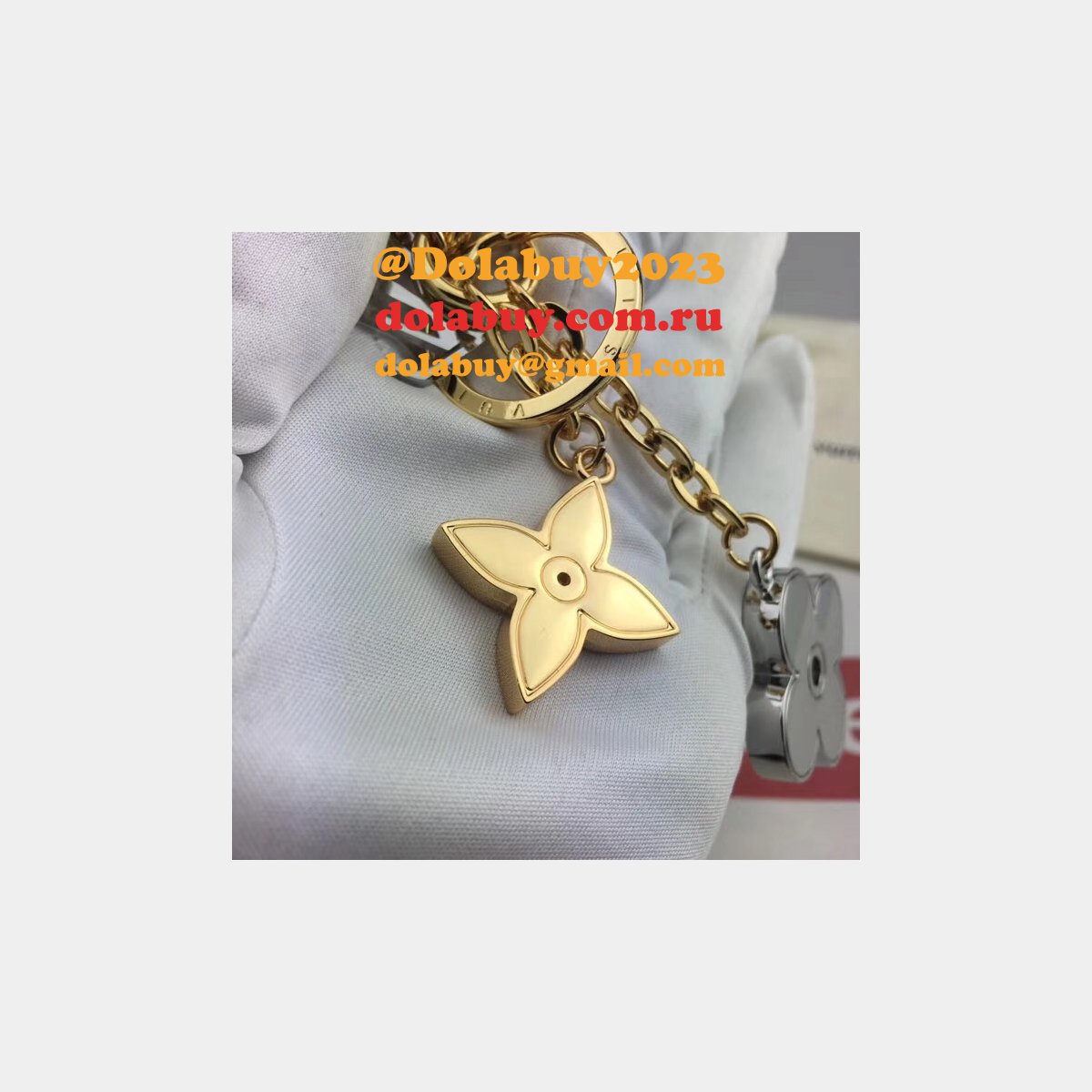 Louis Vuitton Blooming Flower Strass Bag Charm M64265 Key